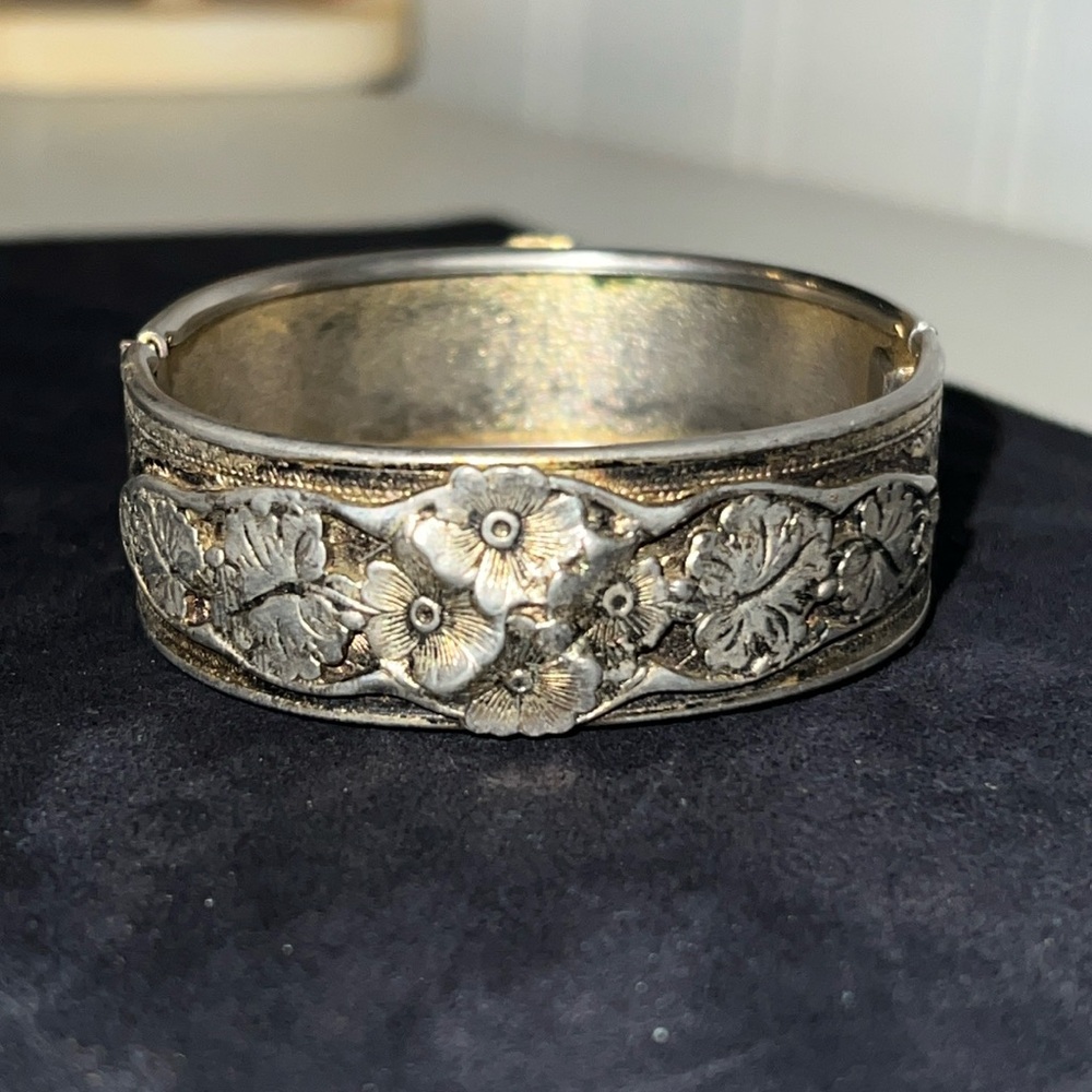 Kramer vintage silver tone bracelet
